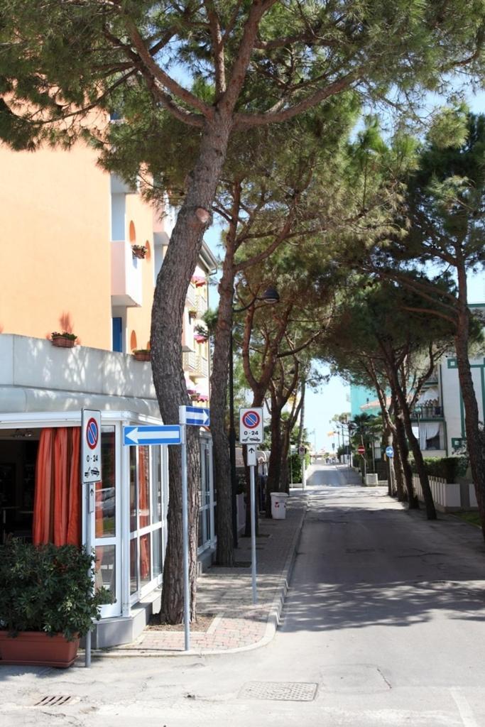 Aparthotel Gioia Caorle Exteriör bild